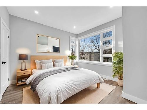 28 Norwich Street W, Guelph, ON - Indoor Photo Showing Bedroom