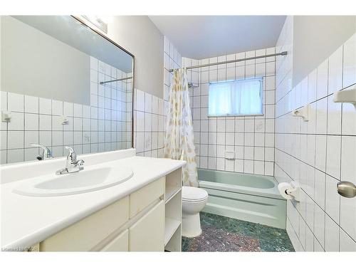 13 Balsam Avenue, Woodland Beach, ON - Indoor Photo Showing Bathroom