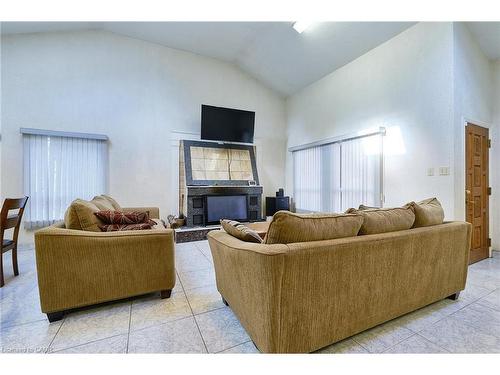 13 Balsam Avenue, Woodland Beach, ON - Indoor Photo Showing Living Room