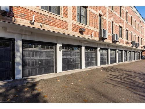 213-760 Lakeshore Road E, Mississauga, ON - Outdoor