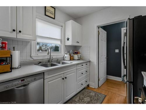 6782 Dorchester Road, Niagara Falls, ON - Indoor Photo Showing Kitchen With Double Sink