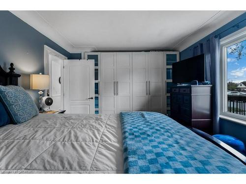 6782 Dorchester Road, Niagara Falls, ON - Indoor Photo Showing Bedroom