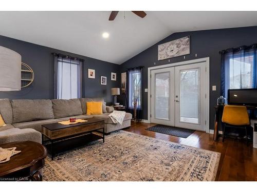 6782 Dorchester Road, Niagara Falls, ON - Indoor Photo Showing Living Room