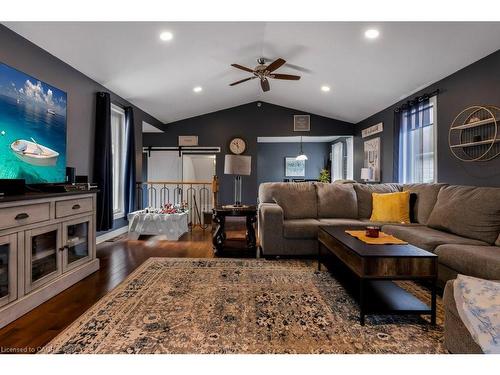 6782 Dorchester Road, Niagara Falls, ON - Indoor Photo Showing Living Room