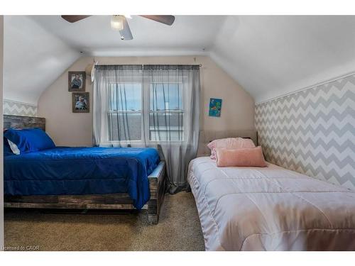 6782 Dorchester Road, Niagara Falls, ON - Indoor Photo Showing Bedroom