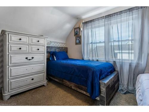 6782 Dorchester Road, Niagara Falls, ON - Indoor Photo Showing Bedroom