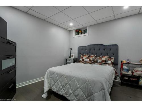 6782 Dorchester Road, Niagara Falls, ON - Indoor Photo Showing Bedroom