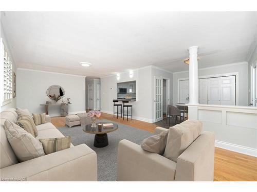 3018 Dalehurst Drive, Mississauga, ON - Indoor Photo Showing Living Room