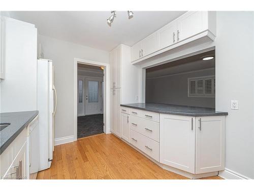 3018 Dalehurst Drive, Mississauga, ON - Indoor Photo Showing Kitchen