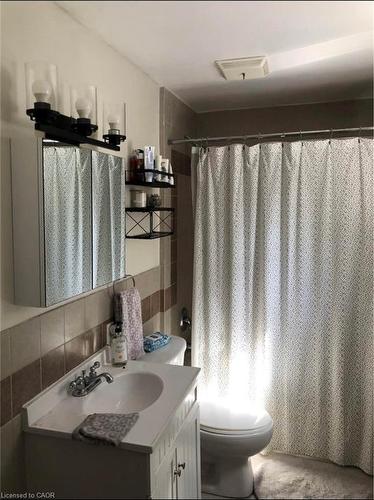 212 Millen Road, Hamilton, ON - Indoor Photo Showing Bathroom
