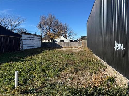 221-223 Kenilworth Avenue N, Hamilton, ON 