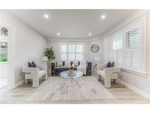 271 Bedford Road, Kitchener, ON - Indoor Photo Showing Living Room