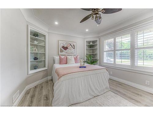 271 Bedford Road, Kitchener, ON - Indoor Photo Showing Bedroom
