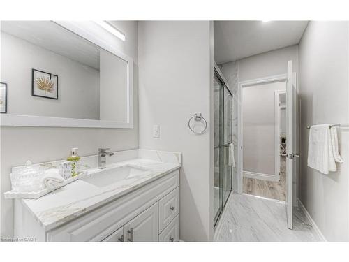 271 Bedford Road, Kitchener, ON - Indoor Photo Showing Bathroom