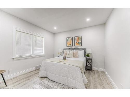 271 Bedford Road, Kitchener, ON - Indoor Photo Showing Bedroom