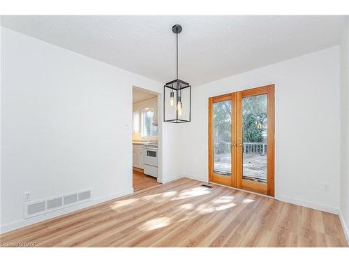 21 Horning Drive, Hamilton, ON - Indoor Photo Showing Other Room