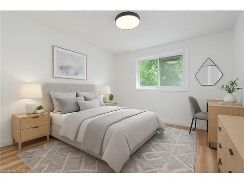 21 Horning Drive, Hamilton, ON - Indoor Photo Showing Bedroom