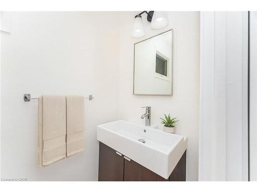 21 Horning Drive, Hamilton, ON - Indoor Photo Showing Bathroom