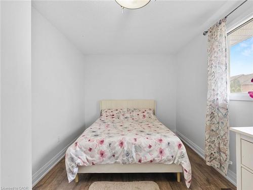 102 Dundee Drive, Caledonia, ON - Indoor Photo Showing Bedroom