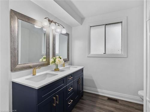 102 Dundee Drive, Caledonia, ON - Indoor Photo Showing Bathroom