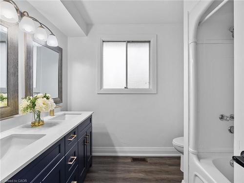 102 Dundee Drive, Caledonia, ON - Indoor Photo Showing Bathroom