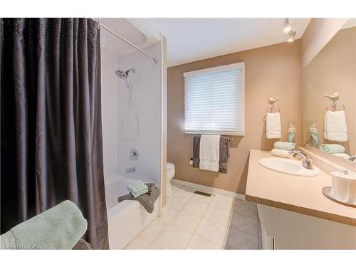 45 Shuh Avenue, Kitchener, ON - Indoor Photo Showing Bathroom