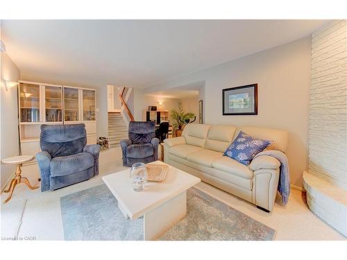 45 Shuh Avenue, Kitchener, ON - Indoor Photo Showing Living Room