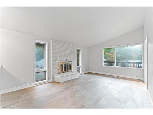 366 Dale Crescent, Waterloo, ON - Indoor Photo Showing Living Room