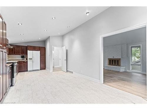 366 Dale Crescent, Waterloo, ON - Indoor Photo Showing Kitchen