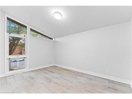 366 Dale Crescent, Waterloo, ON - Indoor Photo Showing Other Room