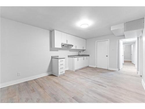 366 Dale Crescent, Waterloo, ON - Indoor Photo Showing Kitchen