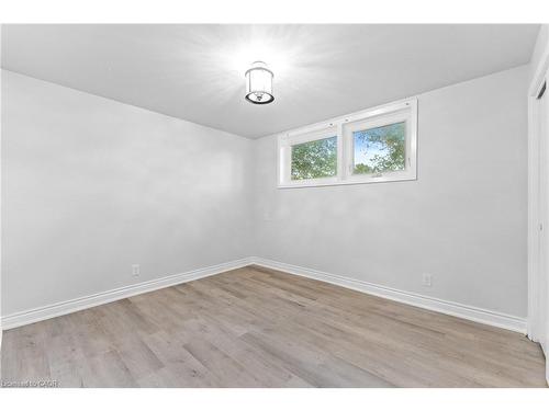366 Dale Crescent, Waterloo, ON - Indoor Photo Showing Other Room