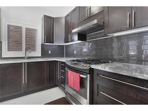 16 Weathering Highway, Stoney Creek, ON - Indoor Photo Showing Kitchen