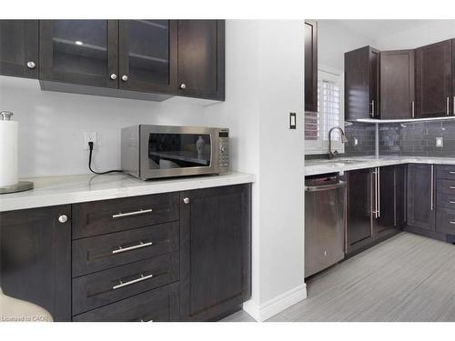 16 Weathering Highway, Stoney Creek, ON - Indoor Photo Showing Kitchen