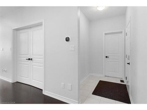 16 Weathering Highway, Stoney Creek, ON - Indoor Photo Showing Other Room
