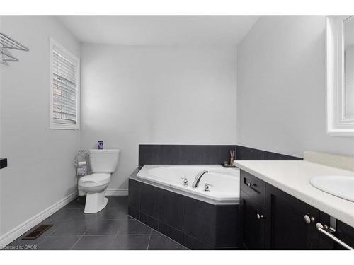 16 Weathering Highway, Stoney Creek, ON - Indoor Photo Showing Bathroom