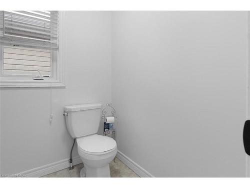 16 Weathering Highway, Stoney Creek, ON - Indoor Photo Showing Bathroom