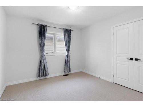 16 Weathering Highway, Stoney Creek, ON - Indoor Photo Showing Other Room