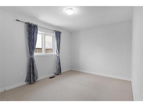 16 Weathering Highway, Stoney Creek, ON - Indoor Photo Showing Other Room