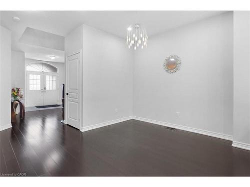 16 Weathering Highway, Stoney Creek, ON - Indoor Photo Showing Other Room