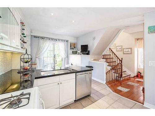 4-2871 Darien Road, Burlington, ON - Indoor Photo Showing Kitchen