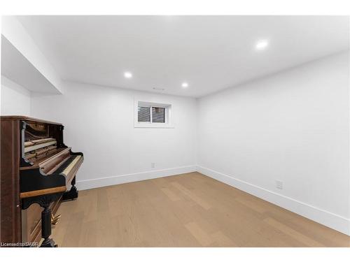 5427 Anthony Place, Burlington, ON - Indoor Photo Showing Other Room