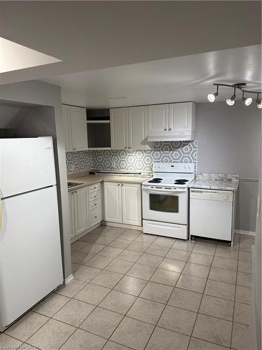 Lower-127 Carlyle Drive, Kitchener, ON - Indoor Photo Showing Kitchen