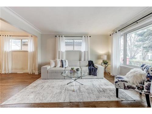374 Toynevale Road, Pickering, ON - Indoor Photo Showing Living Room
