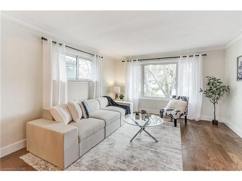 374 Toynevale Road, Pickering, ON - Indoor Photo Showing Living Room