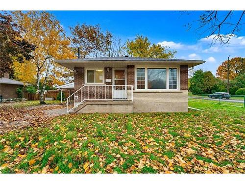 49 Beatrice Street W Oshawa, ON L1G 3M6