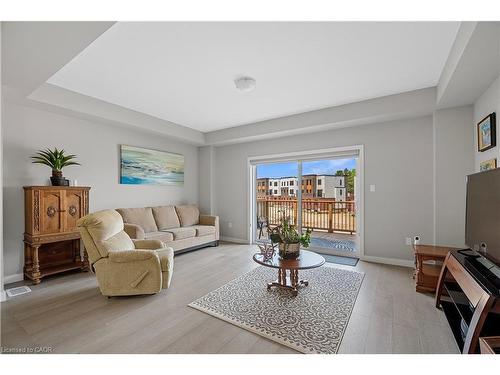 939 Robert Ferrie Drive, Kitchener, ON - Indoor Photo Showing Living Room