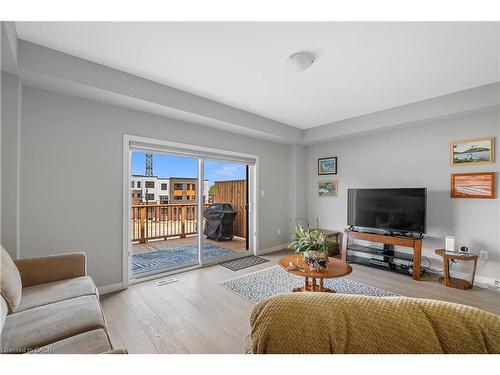 939 Robert Ferrie Drive, Kitchener, ON - Indoor Photo Showing Living Room