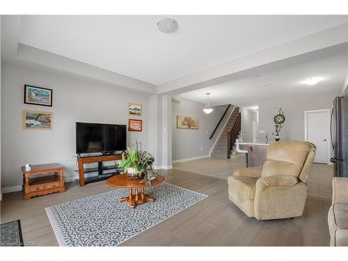 939 Robert Ferrie Drive, Kitchener, ON - Indoor Photo Showing Living Room