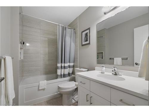 939 Robert Ferrie Drive, Kitchener, ON - Indoor Photo Showing Bathroom